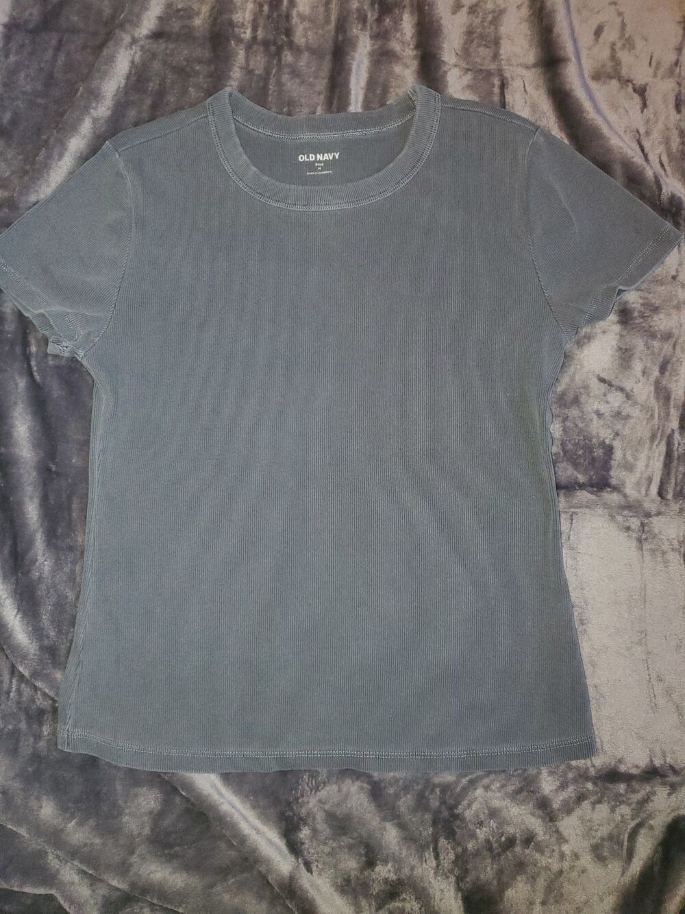 Old Navy Snug Rib Crop Ts Women's Medium Grey (Panther) And White (Calla Lily) - Picture 2 of 16